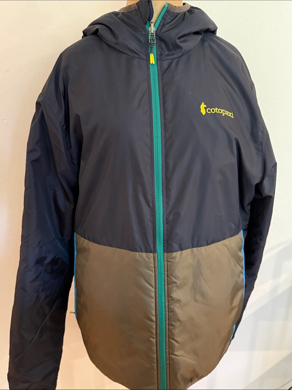 Cotopaxi L Hooded Two-Tone Puffer Jacket in Navy, Olive & Teal great condition - Picture 3 of 7